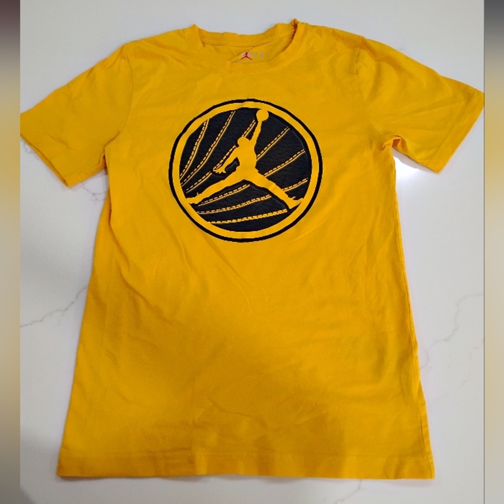 Young Kids Jordan Gold Tee with Black Emblem Size L (12-13yr)